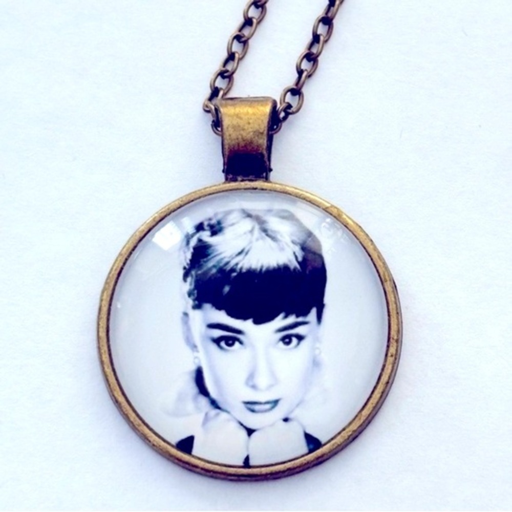 Audrey Hepburn Necklace, NWT, Handmade